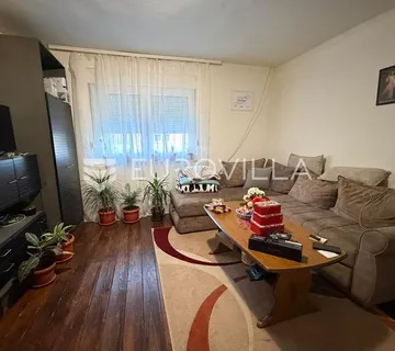 Đakovo, širi Centar, prizemnica s okućnicom