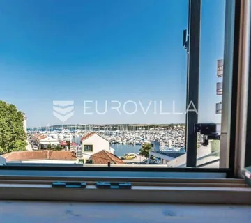 Biograd na Moru, Trosoban stan 90,54 m² u centru grada, 50m od mora