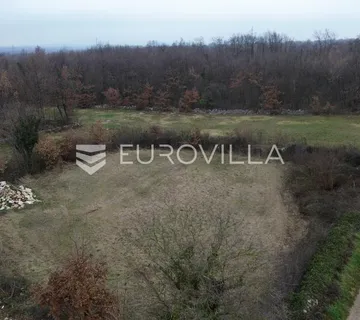 Istra, Svetvinčenat, prostrano građevinsko zemljište s pravomoćnom dozvolom i projektom 1427 m² - Smoljanci, Svetvinčenat