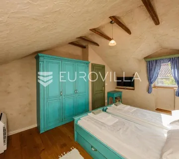 Kaštel Novi, dvoetažni dvosobni stan u centru, neto 71,7 m² - cover