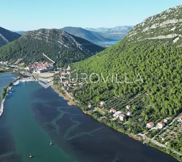 Ston, zemljište prvi red do mora
