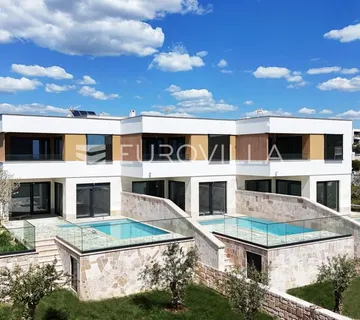 Primošten, trojna vila s prekrasnim pogledom na more