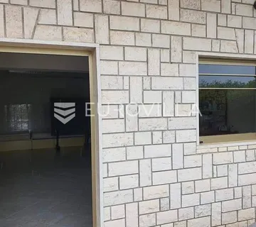 Krnica, Peruški, poslovni prostor za tihu djelatnost, 60 m2 - Krnica, Marčana