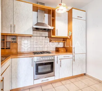 Zagreb, Kajzerica, dvosoban stan 48 m² s balkonom
