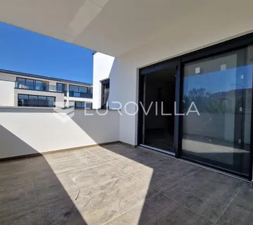 Vir, trosoban apartman u blizini plaže, 1. kat