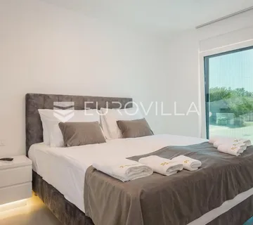 Istra, Štinjan, dugoročni najam stana 110 m² na drugom katu s tri spavaće sobe - Štinjan, Pula