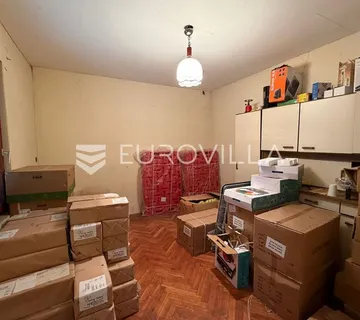 Đakovo, Centar, prizemnica na atraktivnoj lokaciji, 120 m²