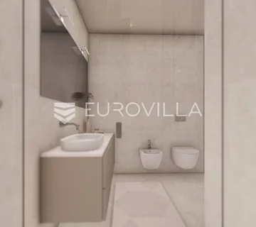 Istra, Umag - Moderan stan u prizemlju s privatnim vrtom samo 200m od mora - Bašanija, Umag