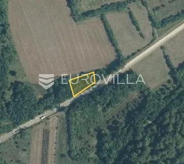 Istra, Sveti Lovreč, Poljoprivredno zemljište s izravnim pristupom glavnoj prometnici - Krunčići
