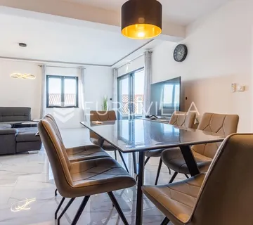 Vodice, Srima prekrasan penthouse, 50 metara od mora - Srima, Vodice
