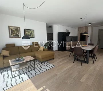 Istra, Rovinj, moderan stan s dvije spavaće sobe 101 m², vrtom i ograđenim parkirnim mjestom - cover