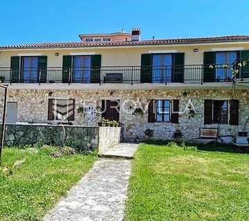 Pula, kuća na imanju od 4500 m2 s bazenom, konobom u istarskom stilu, vinskim podrumom, apartmanom - cover