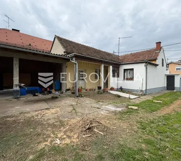 Đakovo, kuća i građevinsko zemljište 1007 m², fronta 19 m