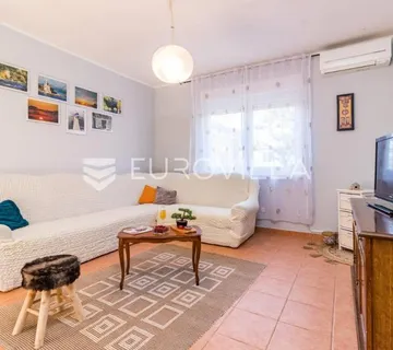 Medulin, Pomer, prizemnica sa dodatnom manjom kućom, 250 m od mora