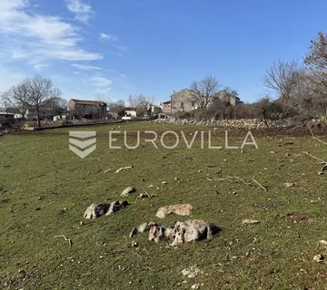 Istra, Poreč okolica - građevinsko zemljište 1029 m2 na rubu urbanizacije okruženo zelenilom - Višnjan