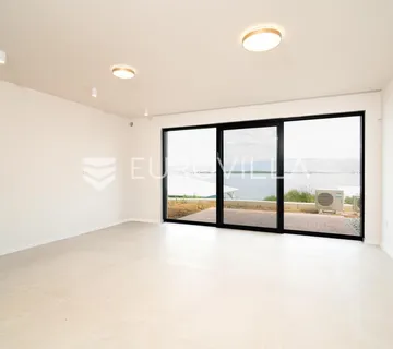 Zadar, Privlaka, luksuzni dvoetažni dvosoban stan 1. red do mora, 85,05 m²