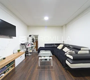 Osijek, Novi grad, na prodaju dva adaptirana i namještena stana u kući 41 m² - cover