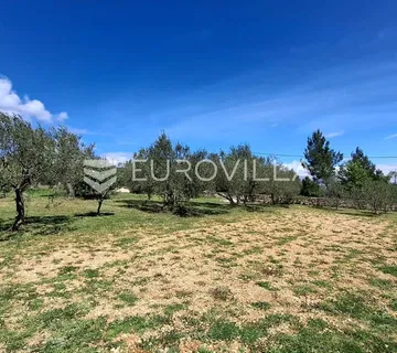 Novigrad, Pridraga, uređeno građevinsko zemljište s pogledom na more površine 1181m2