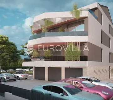Istra, Rovinj, luksuzni stan u prizemlju s 3 spavaće sobe i parkirnim mjestom 400 metara od mora