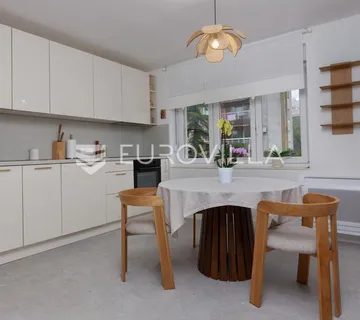 Rijeka, Donja Vežica, potpuno adaptiran i moderno uređen dvosoban stan 49 m²