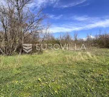 Istra, Loborika - 2796 m2 zemljišta uz prometnicu - Loborika, Marčana