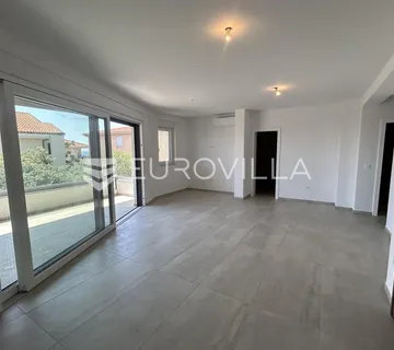 Pag, Mandre, Trosoban stan 98 m² na 1. katu, NOVOGRADNJA u blizini mora - Mandre, Kolan