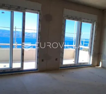 Omiš, trosoban stan u novogradnji na mirnoj lokaciji okruženoj zelenilom, 83,53 m² - cover