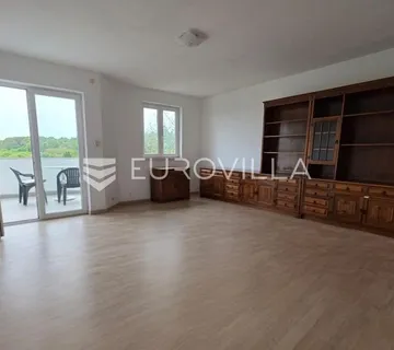 Pula, Vidikovac, jednosoban stan u prizemlju s vrtom