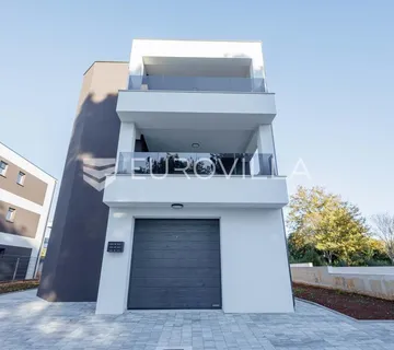 Istra, Medulin: Moderni četverosobni stan u elegantnoj novogradnji na prvom katu