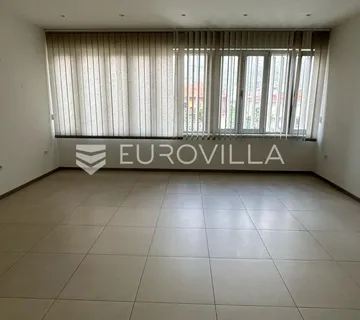 Trogir, uredski poslovni prostor na frekventnoj lokaciji