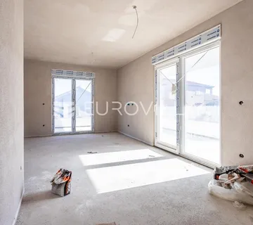 Čiovo, Okrug Gornji, trosoban stan s balkonom i pogledom na more, 88.57 m² - cover