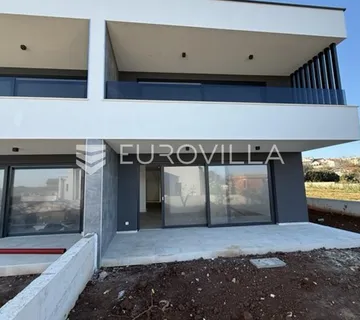 Ližnjan, novogradnja, prizemlje, vrt 135 m², 600m do mora