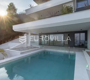 Opatija, dvoetažni, četverosobni stan s pogledom na cijeli Kvarner, 212,71 m²