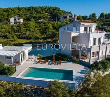 Zadar, Novigrad Moderna vila s panoramskim pogledom na Velebit i Novigradsko more - cover