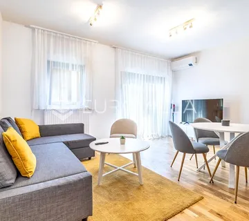 Zagreb, Trokut, prekrasan dvosoban stan 50 m², parking