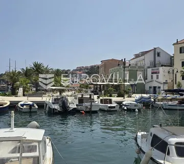 Hvar, Jelsa, građevinsko zemljište na atraktivnoj lokaciji