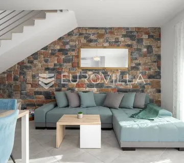 Istra, Umag okolica, šarmantna kuća u nizu sa privatnim bazenom na mirnoj lokaciji - Valica, Umag