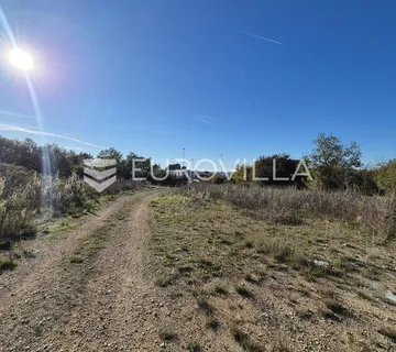 Istra, Poreč, gospodarsko zemljište u industrijskoj zoni 12.330m2 - cover