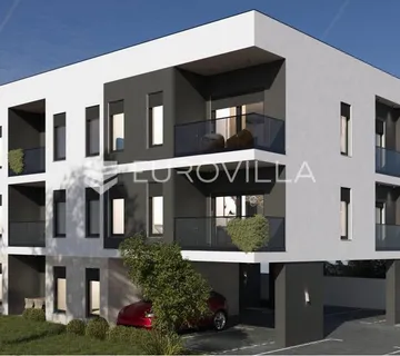 Pula, bliža okolica, moderno opremljen trosobni stan u prizemlju s 96.66 m² vrta, 64.55 m²