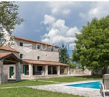 Barban, prekrasna kamena vila s velikim bazenom i 19000 m² zemljišta, uz mogućnost gradnje - cover
