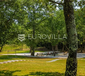 Istra, Labin, vrhunska moderna villa C, grijani bazen 48 m², 2386 m² uređene okućnice
