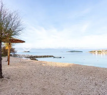 Rogoznica, građevinsko zemljište 300 m od mora
