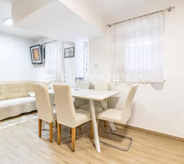 Zagreb, Maksimirska, potpuno namješten i opremljen trosoban stan sa garažom