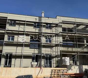 Pula, širi Centar, moderan penthouse u novogradnji s garažom, centralno plinsko, 2. kat, 154.60 m² - Busoler