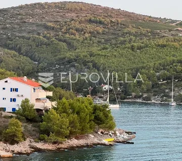 Hvar, zemljište s pogledom na more