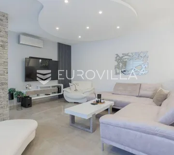 Podstrana, Strožanac, prekrasan dvoetažan penthouse