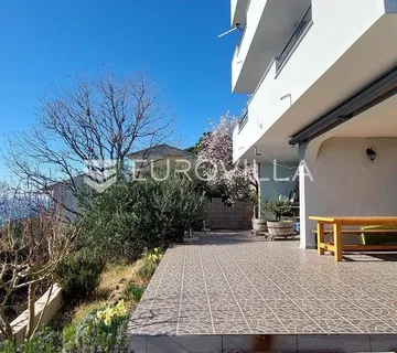 Omiš, Marušići, prekrasan trosoban stan s pogledom na more - cover