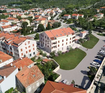Grad Cres, Centar, trosoban stan s krovnom terasom, NOVOGRADNJA - cover