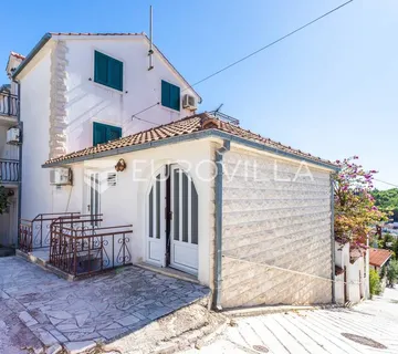 Brač, Milna, šarmantna kuća s pogledom na more, NKP 373 m2 - cover