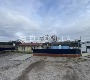 Istra, Rovinj okolica, prizemnica 70 m² s bazenom na parceli od 550 m²